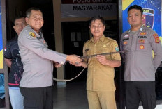 Warga Sinar Peninjauan Serahkan Senpira Laras Panjang ke Polisi