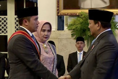 Prabowo Anugerahkan Bintang Mahaputera Utama kepada Seskab Teddy