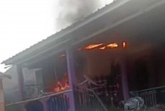 Satu Unit Rumah Semi Permanen di Muara Batun OKI Dilahap Si Jago Merah