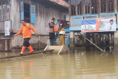 10 Kecamatan di Muaraenim Terdampak Banjir, Pj Gubernur Tinjau Banjir di Danau Rata