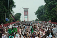 Puluhan Ribu Warga Palembang Shalat Idul Fitri di Jembatan Ampera