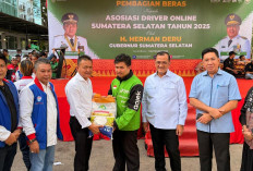 Pemprov Sumsel dan Bank Sumsel Babel Peduli, Driver Online Terima Bantuan Beras