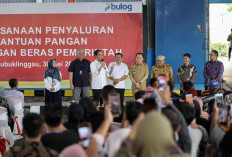 Presiden Jokowi Salurkan Bantuan Pangan di  Lubuklinggau