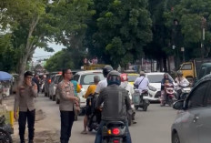 Antrian Mobil Isi BBM Buat Macet Jalan, Ini yang dilakukan Kapolres Muba