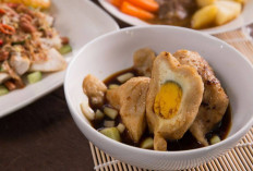 Pempek Kapal Selam Camilan Khas Palembang yang Mendunia