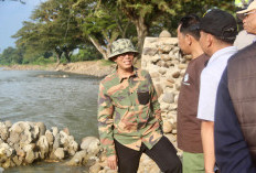 Teddy Janji Perbaiki Talud Sungai Desa Karang Lantang