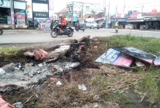 Pembatas Jalan Dirusak dan Dibakar : Kasat Lantas OI Sayangkan Aksi Pelaku !