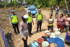 Satlantas Polres Prabumulih Beri Bantuan 3000 Liter Air bersih dan 35 Paket Sembako