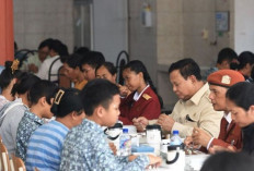 Prabowo Santap Makan Bergizi Gratis Bersama Siswa Sekolah Rakyat, Dorong Perluasan Kapasitas Pendidikan