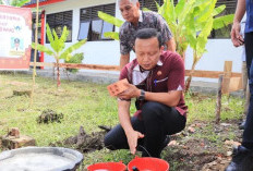 Bantu 140 Sak Semen Bangun Mushala SDN 236