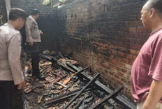 Korsleting Listrik : Rumah Fotografer Hangus Terbakar di Muara Enim