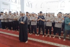 Polrestabes Palembang Gelar Shalat Gaib