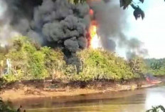 Sumur Ilegal di Sungai Lilin Terbakar :  Cemarkan Sungai Parung !