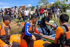 Speedboat Terbalik saat Atraksi Wisata Air: 10 Orang Tercebur ke Sungai Kelekar !