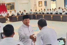 Hasan Nasbi Terlihat Ikuti Sidang Kabinet   