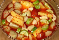 Segar dan Menggoda Asinan Buah Jadi Kuliner Favorit di Tengah Cuaca Panas
