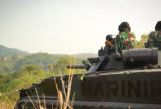 Marinir Latih Prajurit Operasikan Tank
