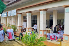 Kemenhaj OKU Angkut Ratusan Koper Calon Haji ke Asrama Haji Palembang