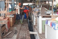 Saluran Got Mampet, Tim Gabungan Bersihkan Sampah Pasar Muara Enim