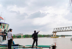 Tangan Dermawan Herman Deru : Santunan dan Dukungan untuk Korban Jembatan Sungai Lalan !