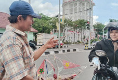 Pedagang 'Telok Abang' Penuhi Kantor Wali Kota Palembang  