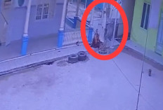 ‎Breaking News ; Warga Martapura Digegerkan Pembunuhan Sadis, di Teras Masjid dan Disaksikan Santri