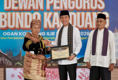 H Muchendi Sandang Gelar Kehormatan Adat Minang “Sutan Rajo Mudo Nan Sati