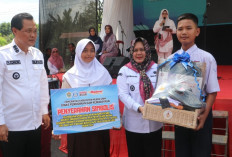 Libatkan Penjahit Lokal, Bupati Luncurkan Program Seragam Gratis 