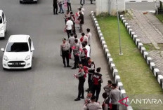 Bagikan 500 Bendera Merah Putih ke Warga Palembang