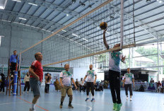 Pertandingan Eksibisi 2 Pemimpin Tertinggi di Penutupan Turnamen Voli Walikota Cup 2025