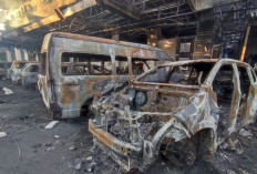 Kerusuhan di DPRD Makasar: 67 Mobil Terbakar, dan 3 Orang Tewas !  