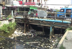 Drainase Masih Disesaki  Sampah : Pemicu Banjir di Kota Palembang !