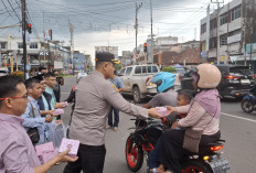 Kapolres Lubuklinggau Bersama JMC Berbagi Takjil :  Warga Sambut Antusias