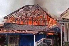 Korsleting Listrik, Rumah 2 Lantai Ludes Terbakar