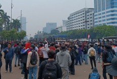 Rapat DPR Tetap Digelar Meski Demo di Luar Ricuh