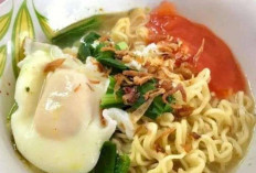 Nikmatnya Mie Rebus Disantap Saat Hujan, Hangatkan Tubuh dan Bikin Nagih!