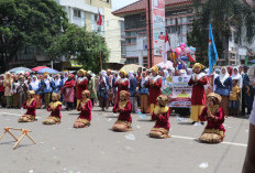 Ribuan Warga Saksikan Festival Tradisi Ngarak Pengantin di Muara Enim