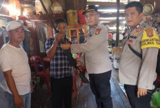 Kapolsek Lempuing Jaya Terima Serahan Senpira dari Masyarakat