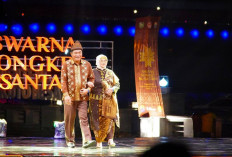 Tampil di Catwalk, Bupati HM Toha Bareng Ketua TP PKK Patimah Pakai Songket Motif Gambo Muba