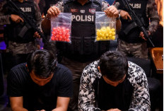 Dua Pengedar Ekstasi Diciduk Polisi dalam Penggerebekan Cafe di Petanang
