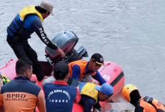 Tim SAR Evakuasi Korban Tenggelam  