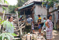 Rumah Panggung di Ogan Ilir Roboh Diterjang Angin Kencang, Janda Tiga Anak Butuh Bantuan