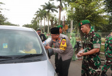 Polres dan Dandim OKU Berbagi Takjil Gratis di Baturaja