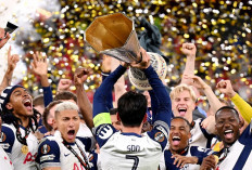 Son Akhirnya Angkat Trofi Bersama Spurs