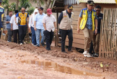 Pj. Bupati Banyuasin Respon Cepat Kerusakan Jalan Poros Simpang Mendal Mendil dan Tanah Lebak 