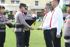 Kasat Reskrim Polres OKU dan Anggota Terima Penghargaan dari Kapolda Sumsel