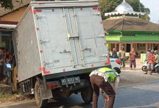 Tabrakan Beruntun 3 Motor Vs Mobil Boks di Jalintim Palembang-Jambi : Satu Orang Dilaporkan Tewas !