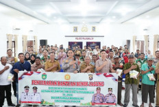 Sekda dan Kapolres Prabumulih Serahkan Bantuan Benih Jagung dari Kementan ke 17 Poktan