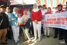 Ketua PKK Sumsel Feby Deru Salurkan Bantuan bagi 56 Warga Korban Kebakaran 11 Rumah di Seberang Ulu I