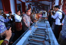 Deru Dampingi Fadli Zon Buka Pameran Perangko